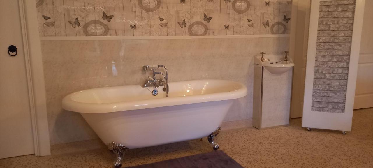 Villa Butterflies Rest à Draperstown Extérieur photo